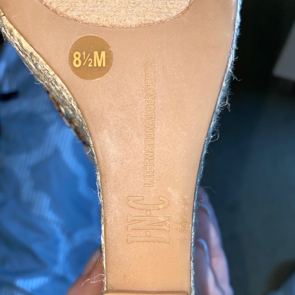 2 pairs women’s heels (Jennifer Lopez) & (INC) - Picture 3 of 7